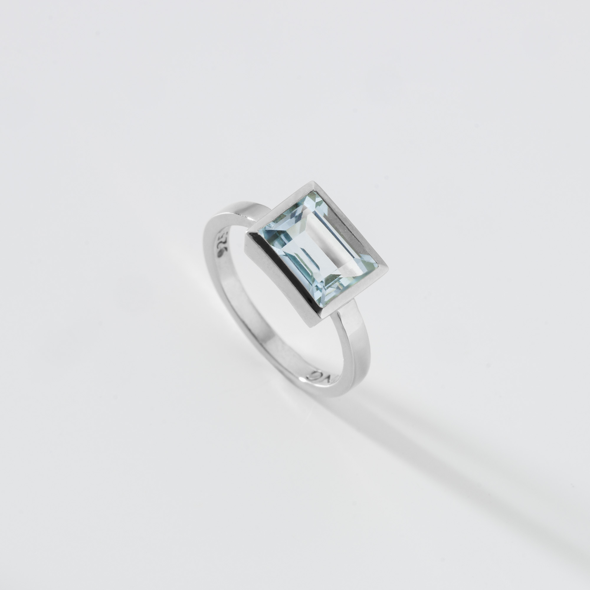 Anel Solitário com Topázio Azul - Imagem 2