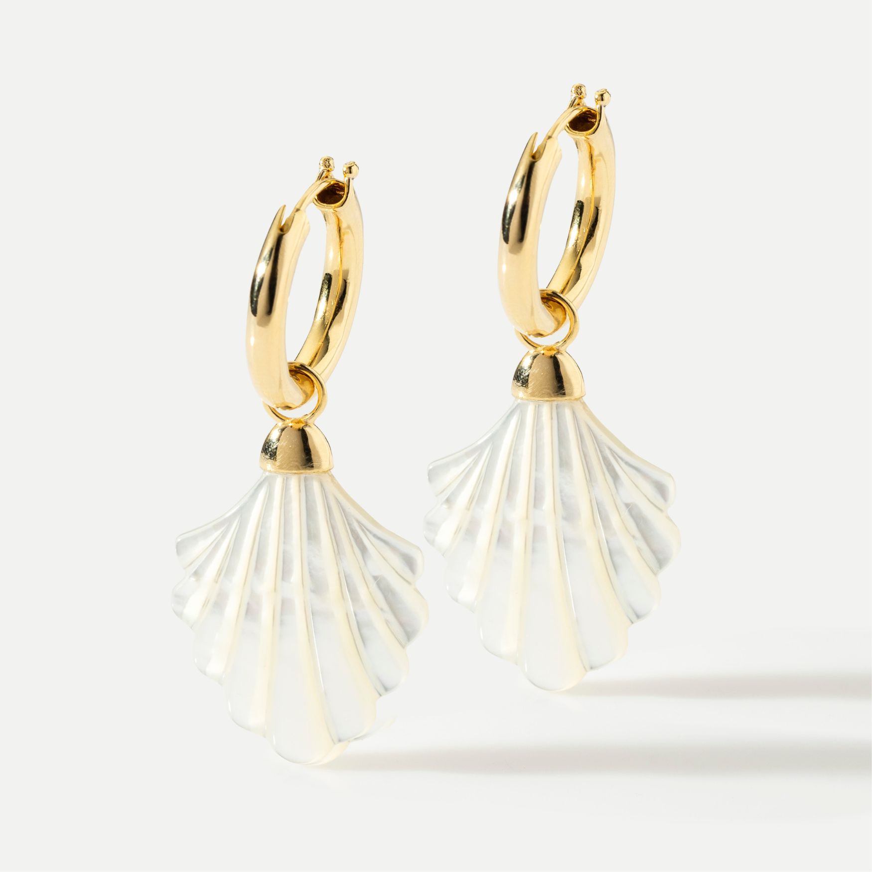 Argola com pingente Shell