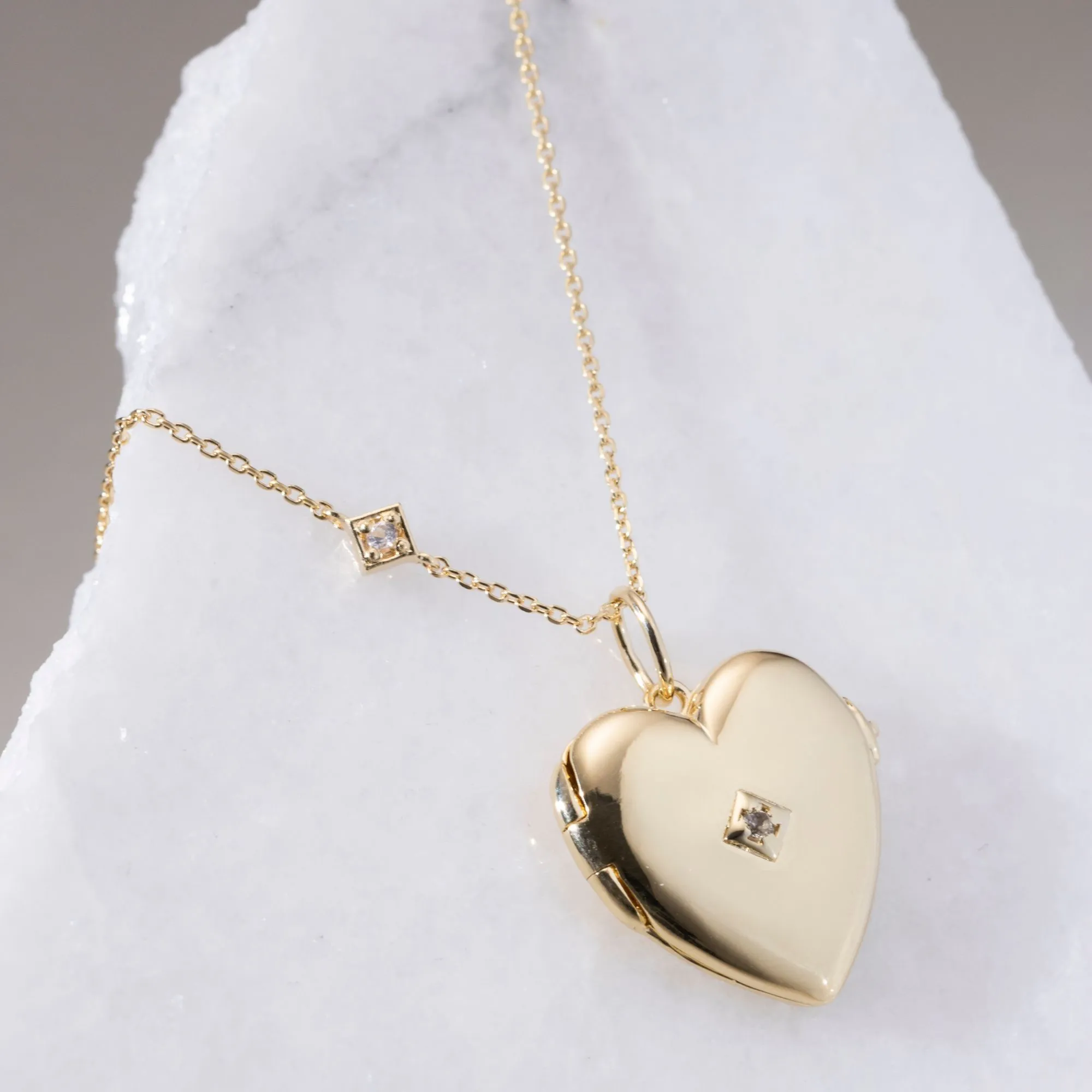 Colar Relicário Coração