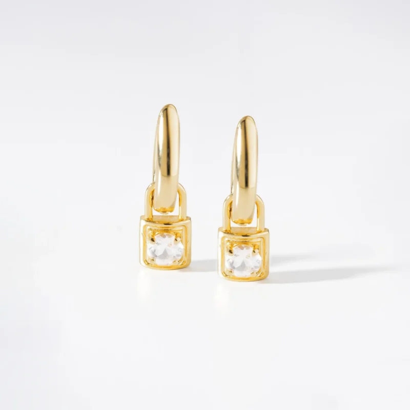 Argola Oval com Pingente Cadeado