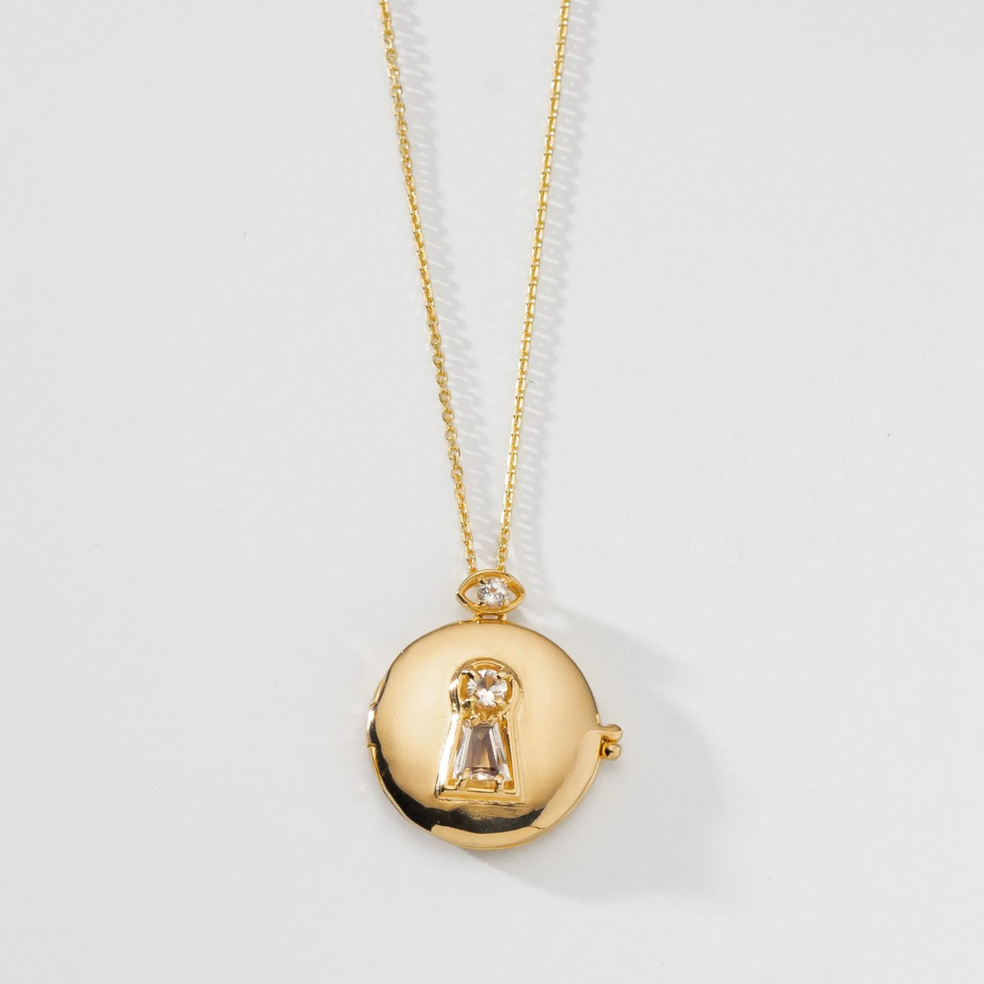 Colar Relicário Redondo com Fechadura